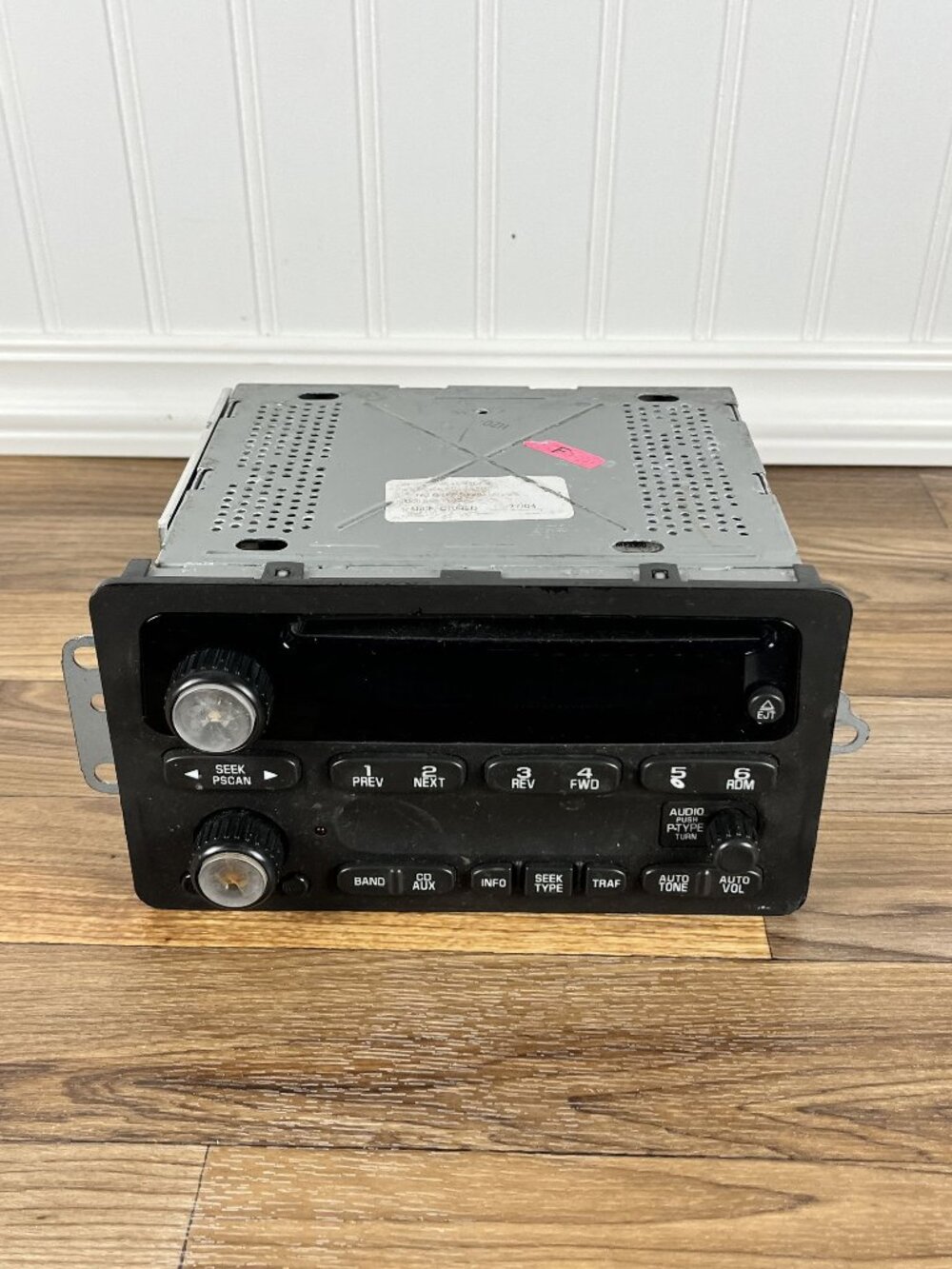 2005 Chevy Impala OEM AM/FM Radio Receiver CD Player ( PN 10335223 2000-2004)